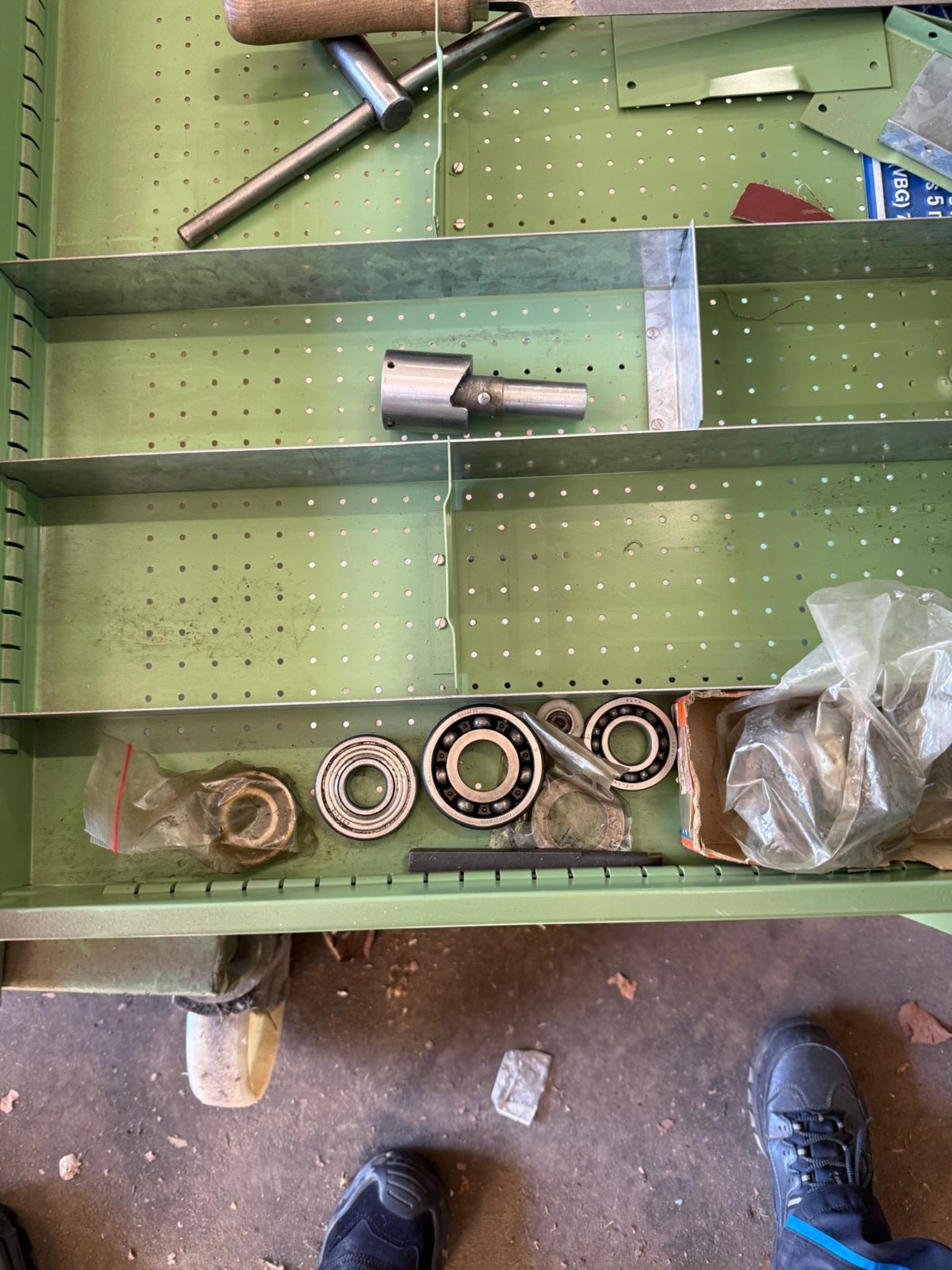 Measuring/testing technology and various workshop equipment-7